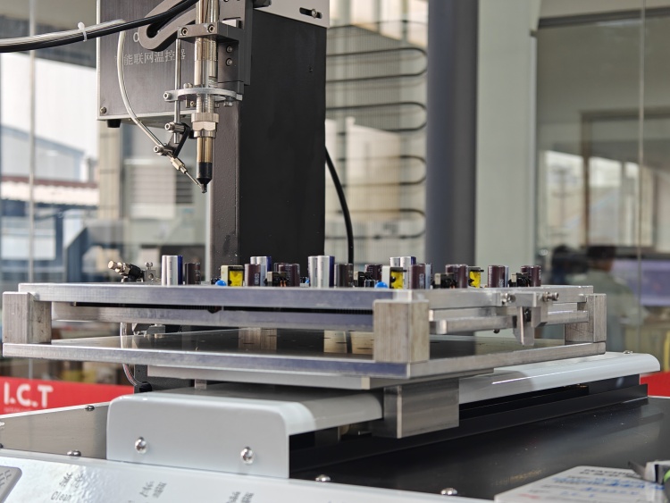 Uji Contoh Robot Penyolderan ICT 02