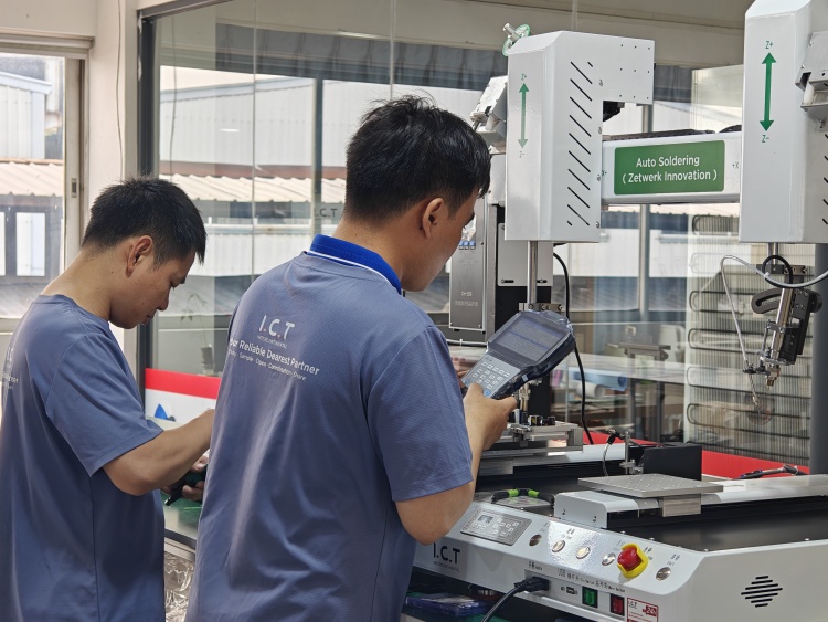 Uji Contoh Robot Penyolderan ICT 01