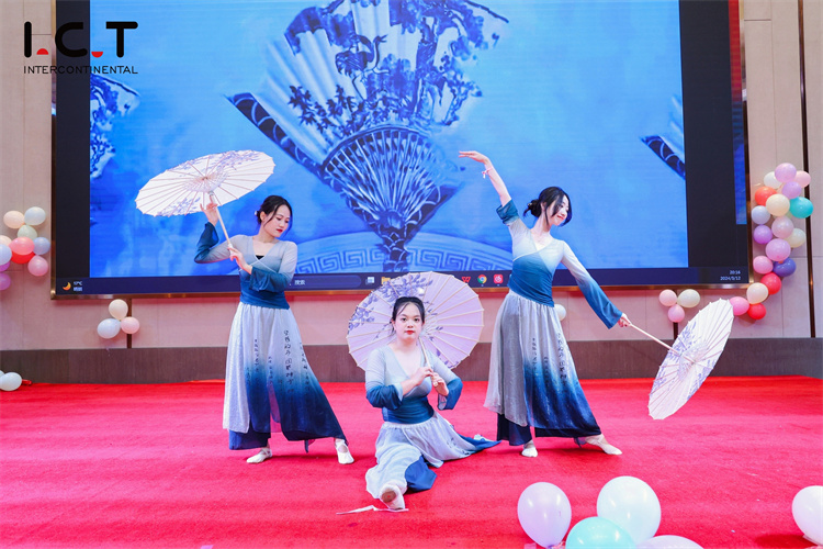 Sorotan pertunjukan menari