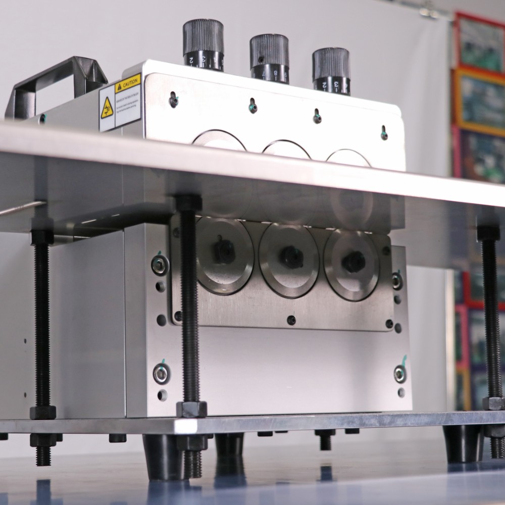 TIK-LS1200 | Mesin V-Cut PCB Pemisah LED