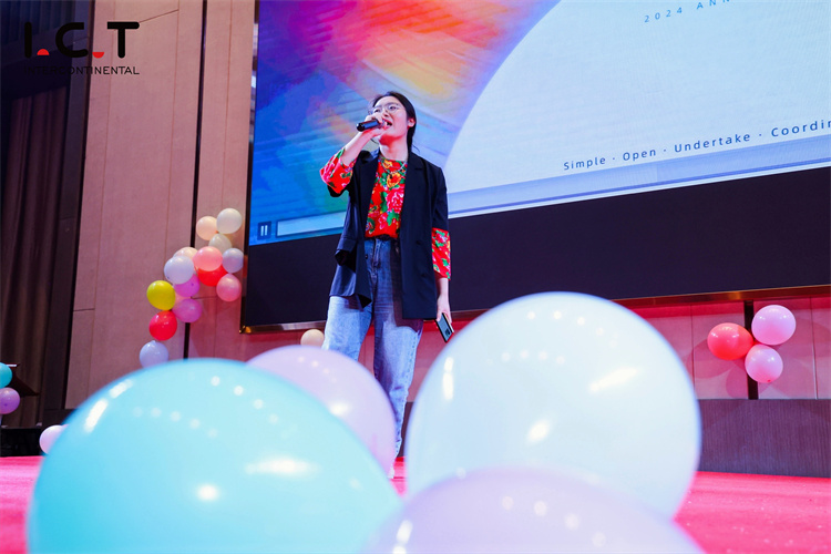 Pertunjukan highlight bernyanyi