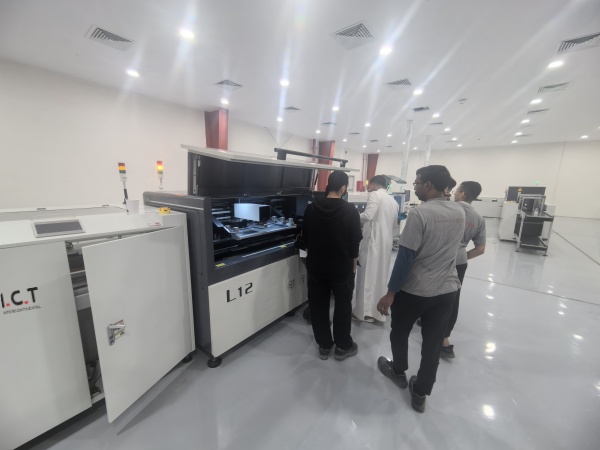 Instalasi dan pelatihan garis SMT di Arab Saudi